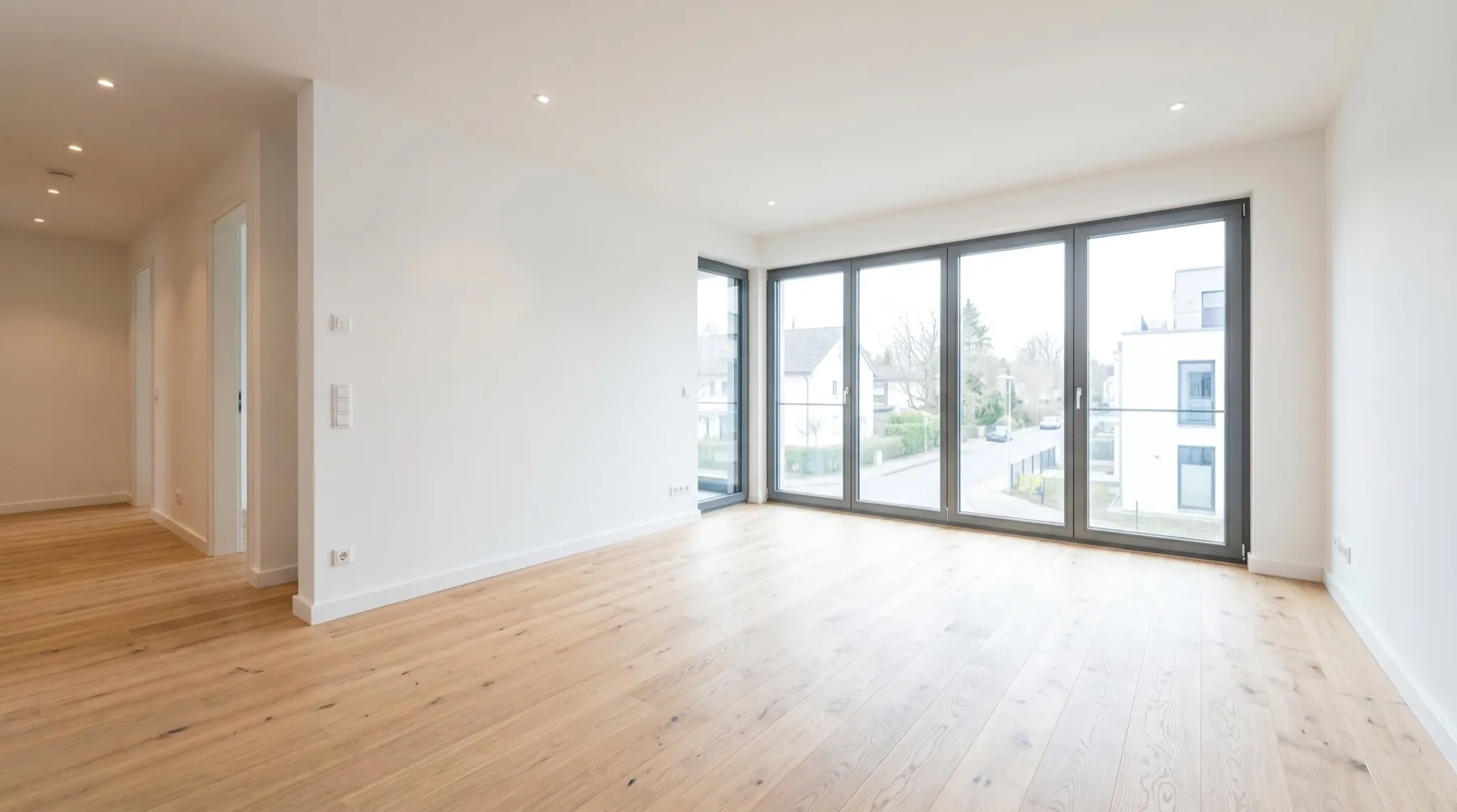 Frisch sanierte, helle Wohnung mit neuem Parkett